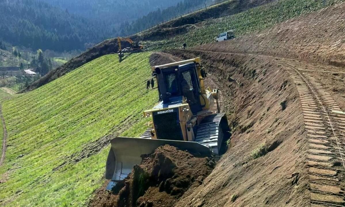 cropped-Schwoerer-Erd-und-Wegebau-Rebterrassierung-Durbach.jpg